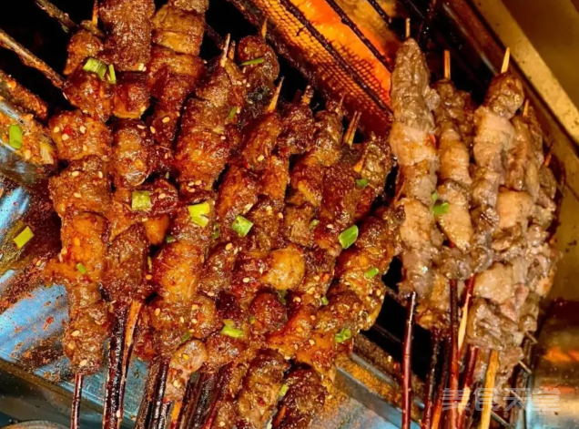 新疆美食之旅：畅游六道独特小吃，体验异域风情